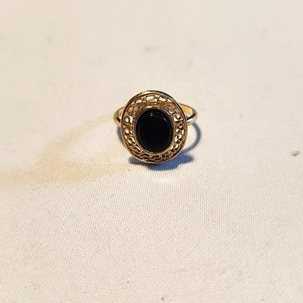 Rare find vintage Women's SA retro 1980s gold tone ring